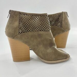 Qupid Faux leather Vegan Open Weave Peep Toe Ankle Booties
